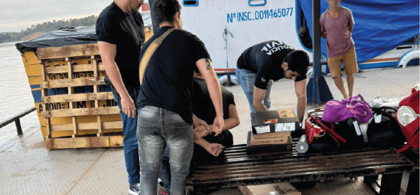 Policiais civis da Delegacia Interativa de Polícia (DIP) de Juruá (a 674 quilômetros de Manaus), deflagraram, na quarta-feira (29), uma operação que resultou na prisão em flagrante de Cristóvão de Lima Corrêa Júnior, de 35 anos, e na apreensão de 13 quilos de pasta base de cocaína e skunk, avaliados em R$ 300 mil. Esta é considerada a maior apreensão de drogas já realizada no município.