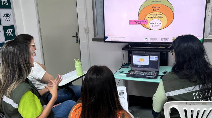 Visando o planejamento estratégico de ações de enfrentamento à tuberculose no Amazonas, a Fundação de Vigilância em Saúde do Amazonas - Dra. Rosemary Costa Pinto (FVS-RCP), da Secretaria de Estado de Saúde (SES-AM), realiza, durante o mês de fevereiro, o alinhamento do plano de ação 2025-2027 das Secretarias Municipais de Saúde no combate à doença dos municípios do Estado, por regional de saúde.