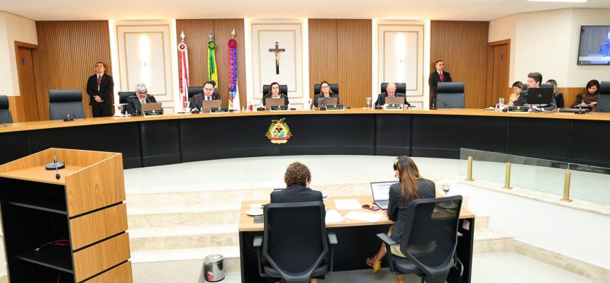 Falhas de transparência em um processo licitatório para aquisição de merenda escolar levaram os conselheiros do Tribunal de Contas do Amazonas (TCE-AM) a julgar procedente uma representação contra a Prefeitura Municipal de Juruá, com aplicação de multa de R$ 13,6 mil ao prefeito José Maria da Rocha Júnior e ao agente de contratação Jean Amaral Serrão.